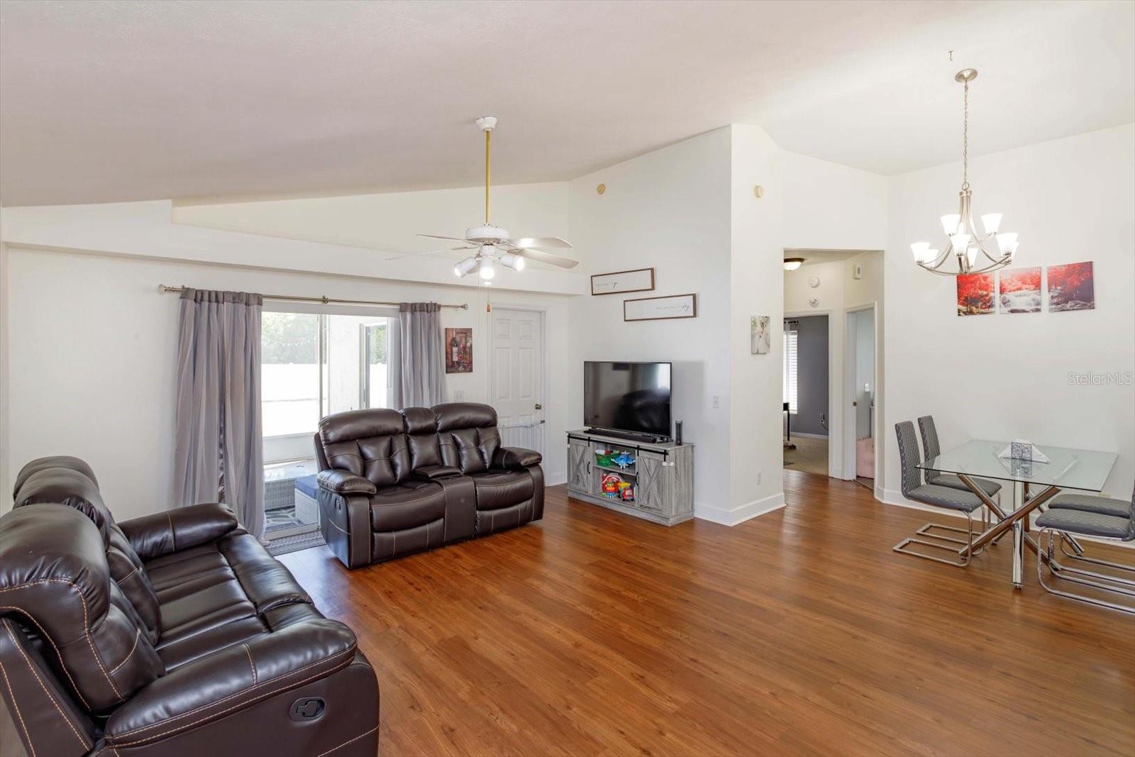 Image 7 of 20 For 1023 Royal Oaks Drive
