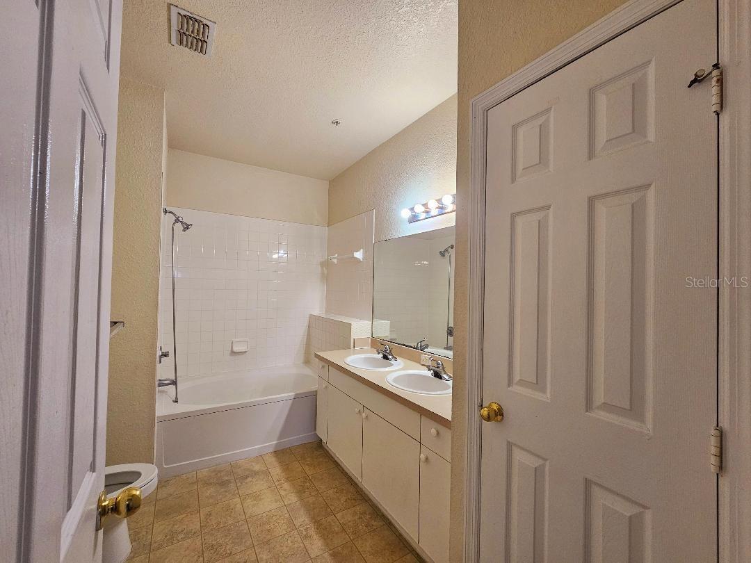 Image 19 of 27 For 3577 Conroy Road 331