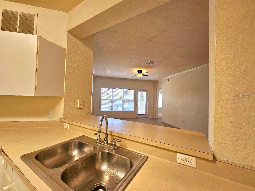 Image 5 of 27 For 3577 Conroy Road 331