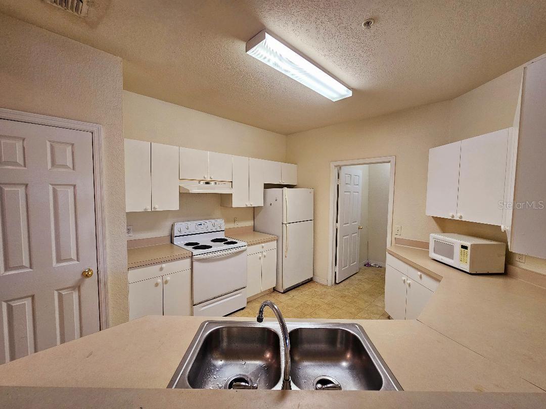 Image 6 of 27 For 3577 Conroy Road 331