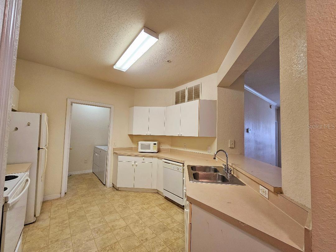 Image 7 of 27 For 3577 Conroy Road 331