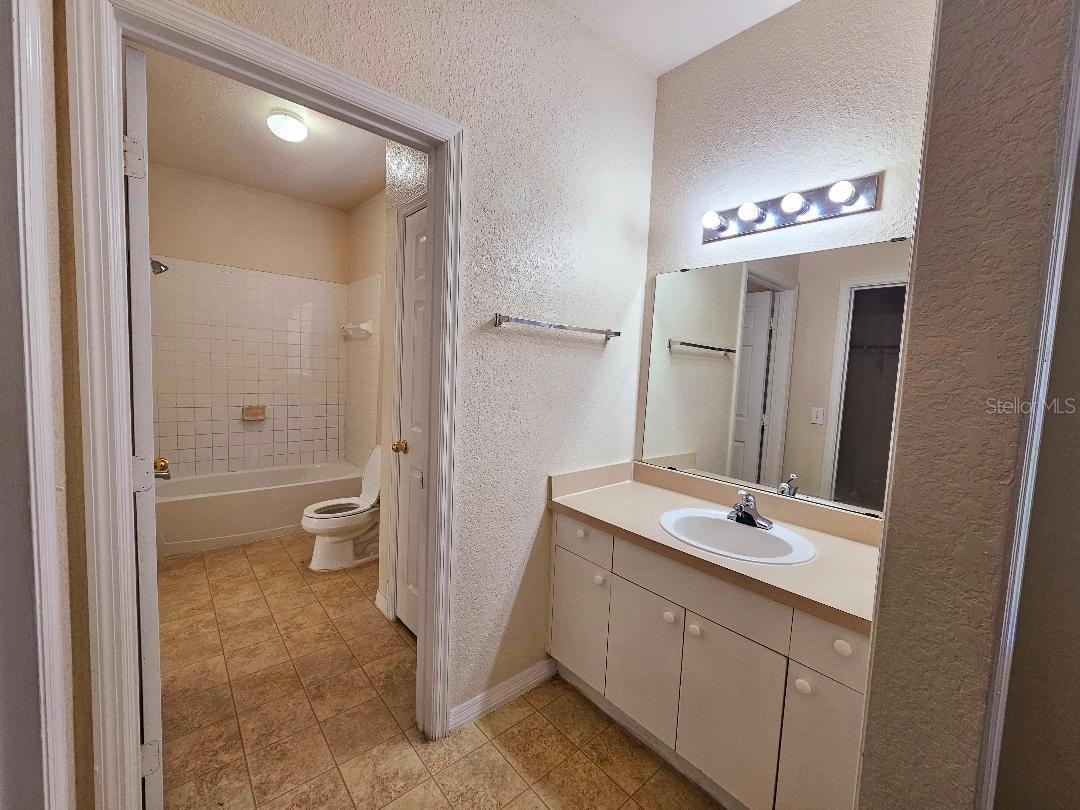 Image 9 of 27 For 3577 Conroy Road 331