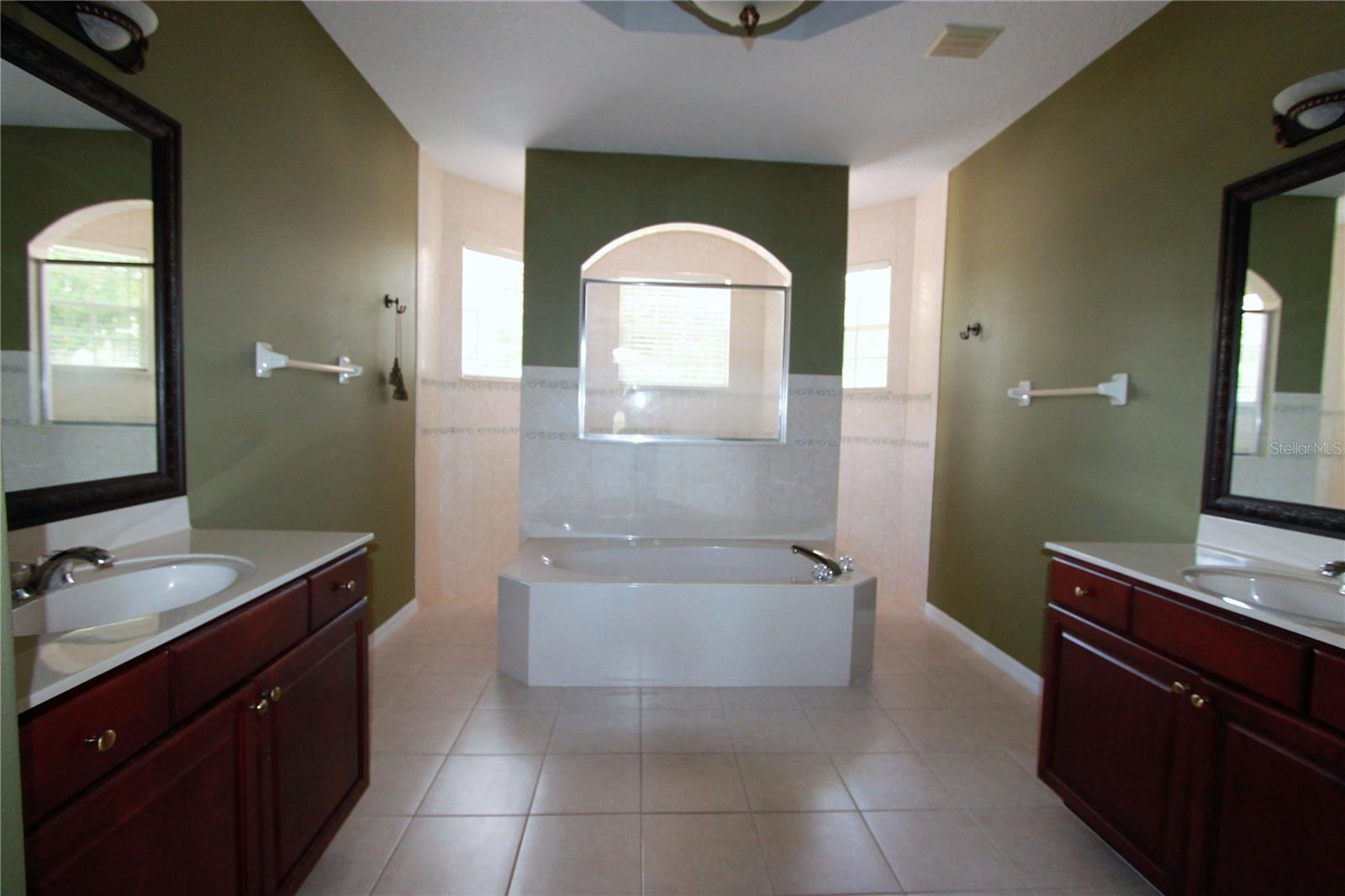 Image 19 of 46 For 824 Blairmont Lane