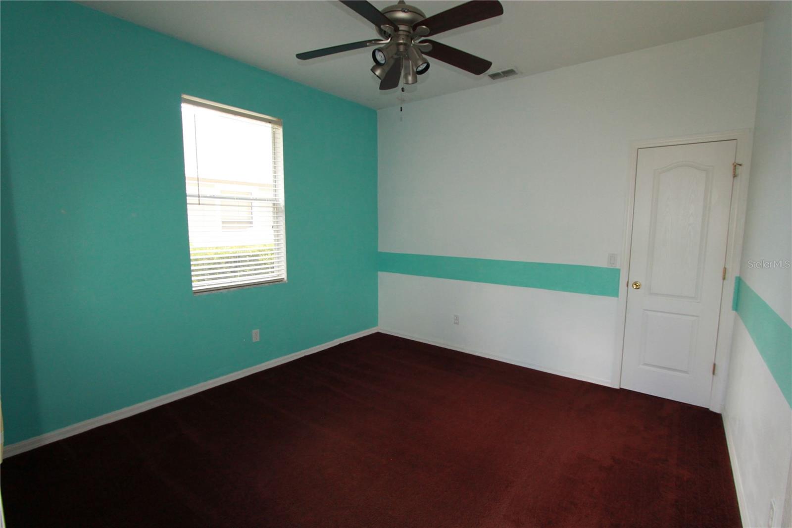 Image 33 of 46 For 824 Blairmont Lane