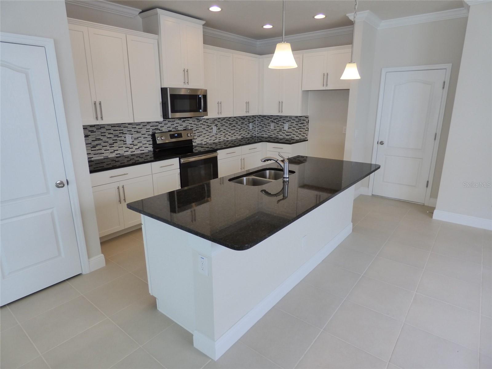 Image 4 of 17 For 7628 Aloma Pines Court