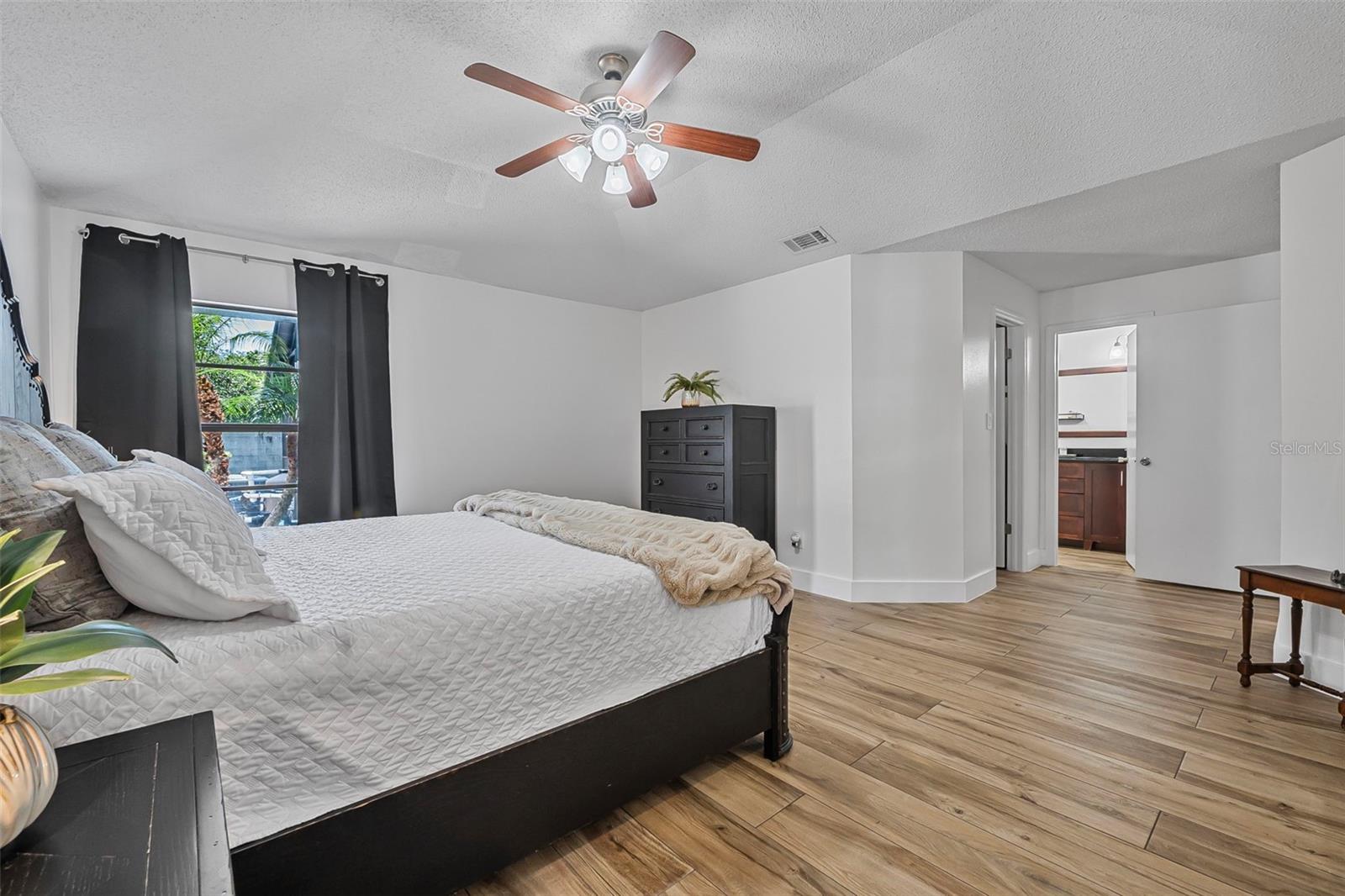 Image 19 of 36 For 3889 Biscayne Drive