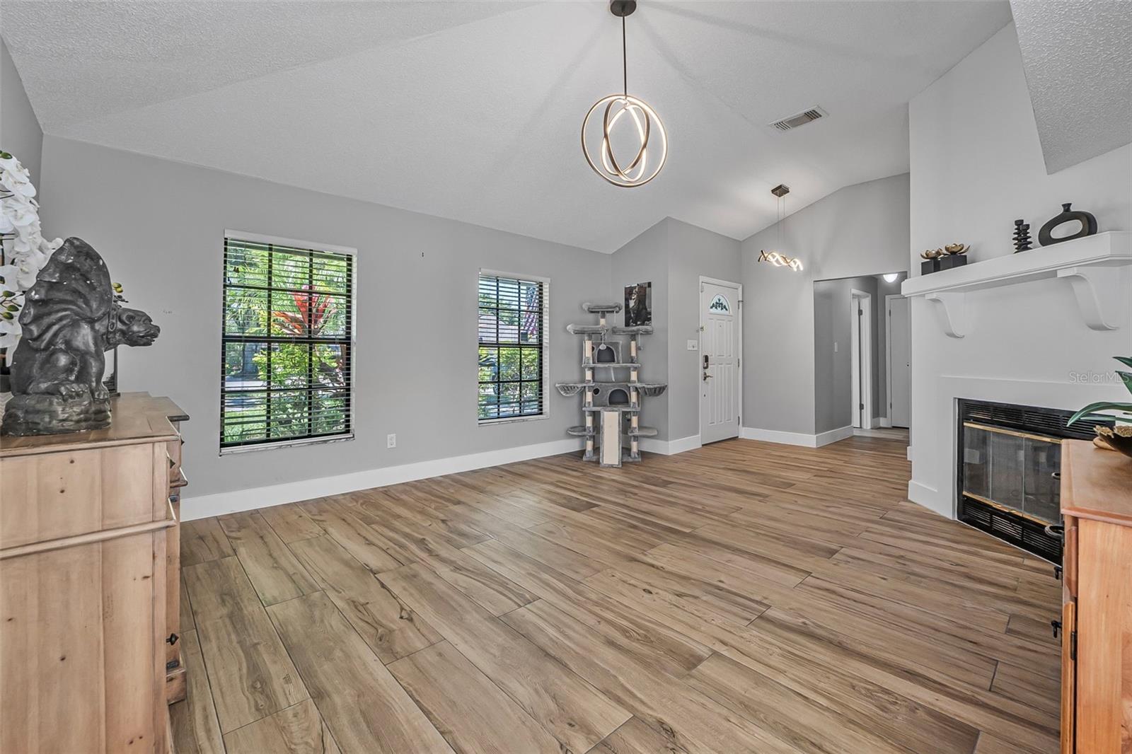 Image 5 of 36 For 3889 Biscayne Drive