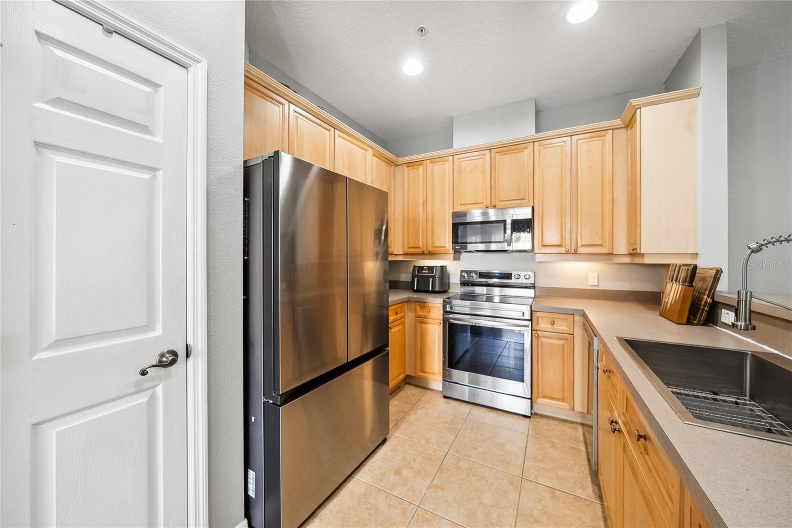 Image 11 of 27 For 561 Pinebranch Circle