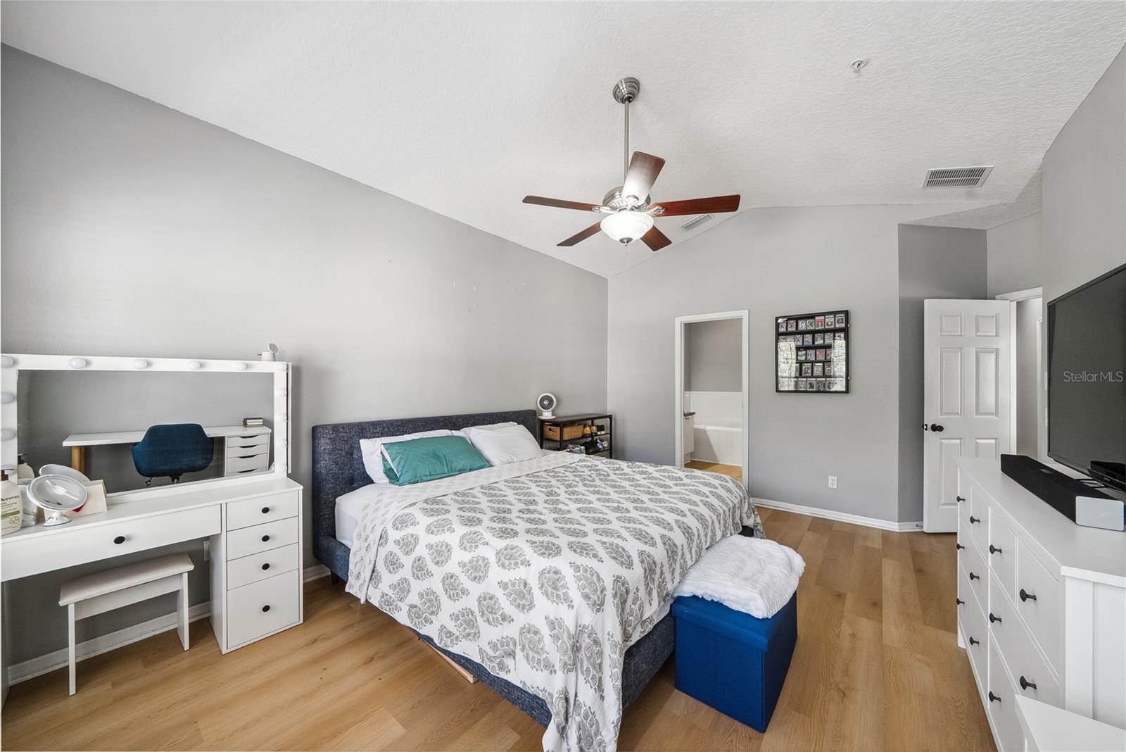 Image 15 of 27 For 561 Pinebranch Circle