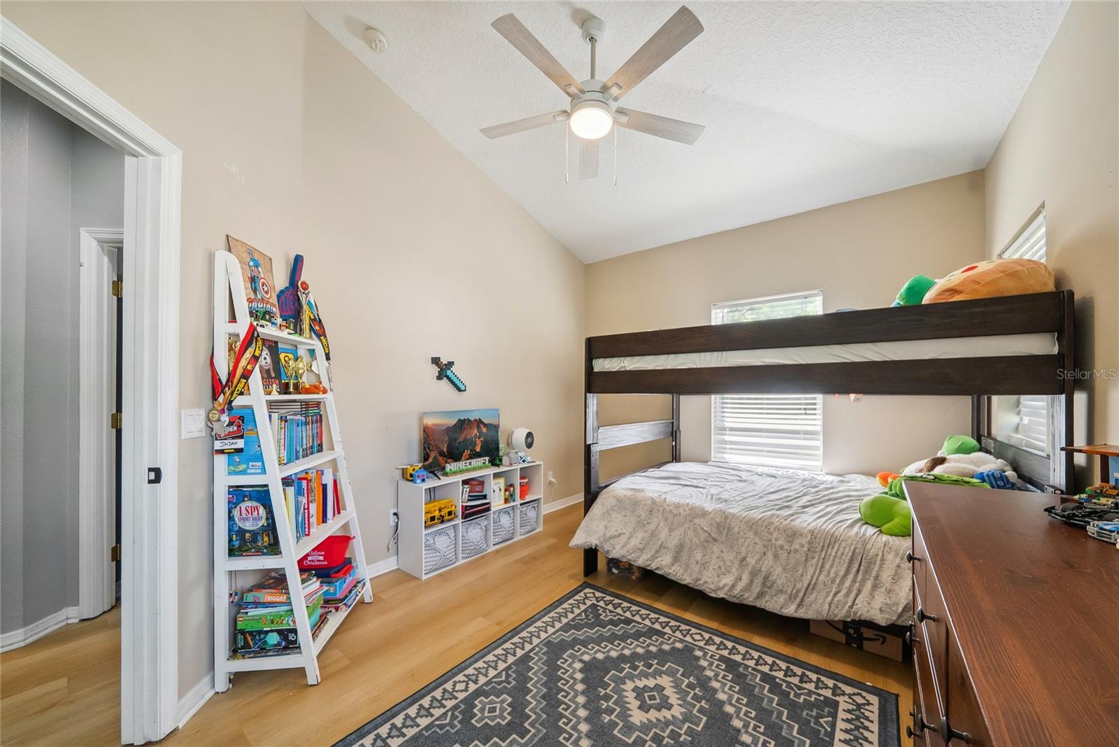 Image 20 of 27 For 561 Pinebranch Circle