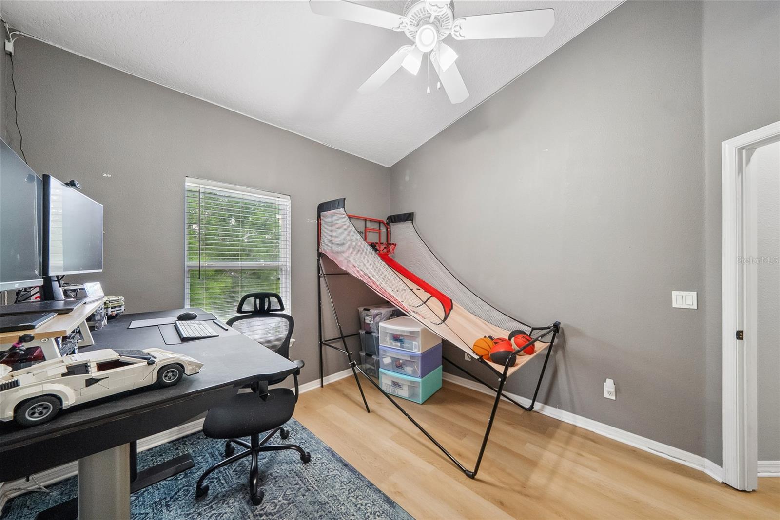 Image 22 of 27 For 561 Pinebranch Circle