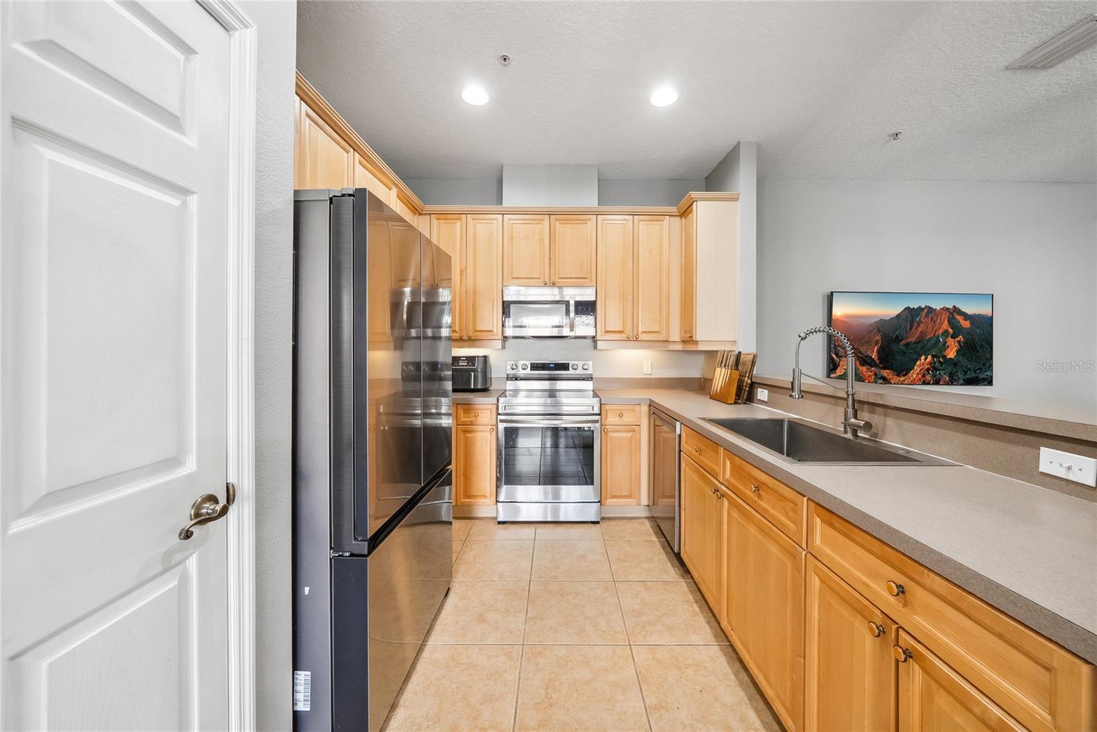 Image 4 of 27 For 561 Pinebranch Circle