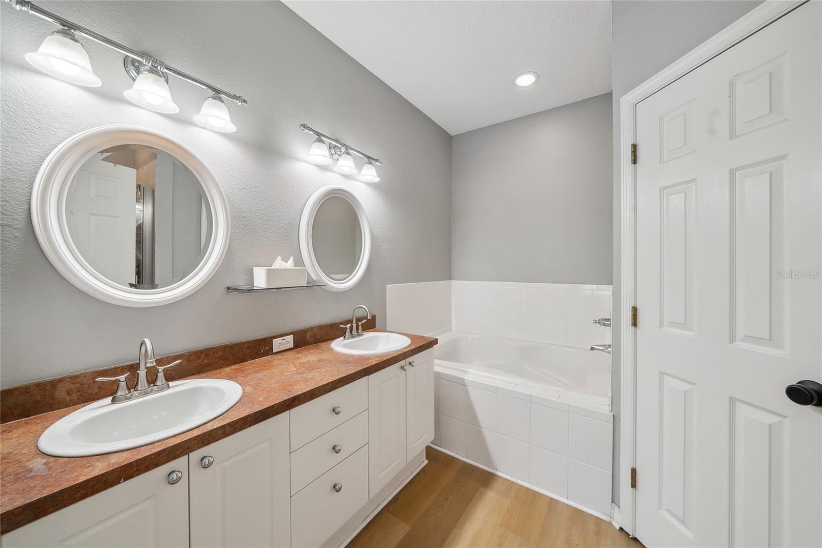 Image 6 of 27 For 561 Pinebranch Circle