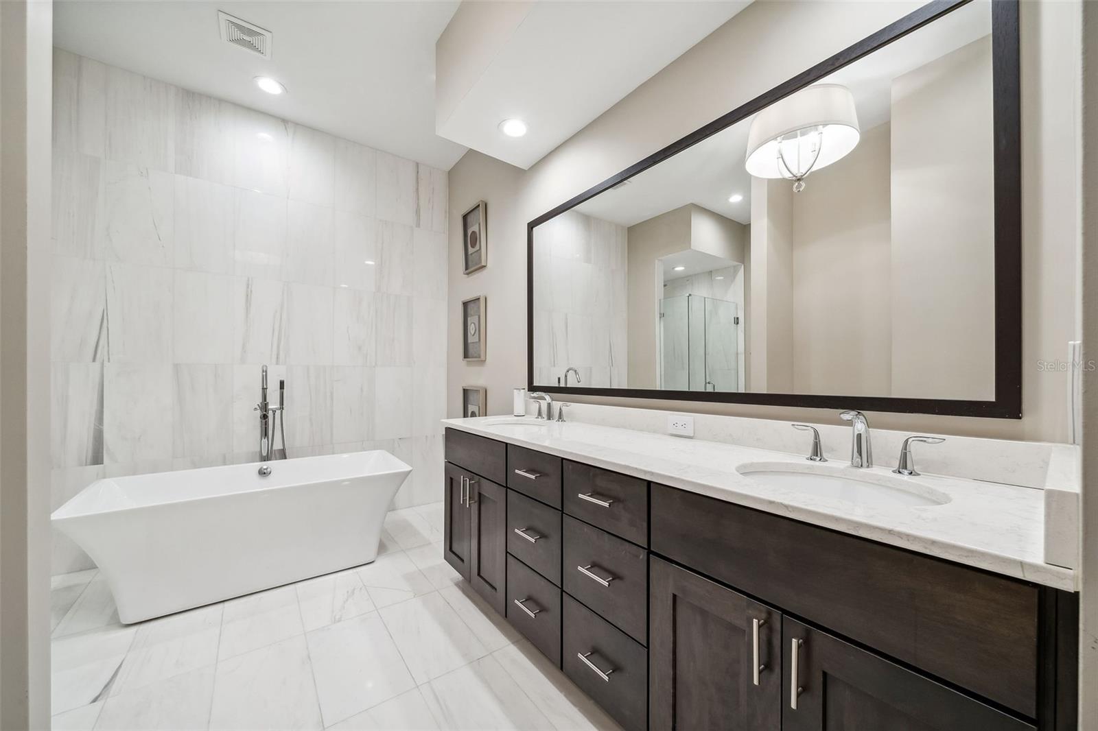 Image 18 of 35 For 220 Summerlin Avenue