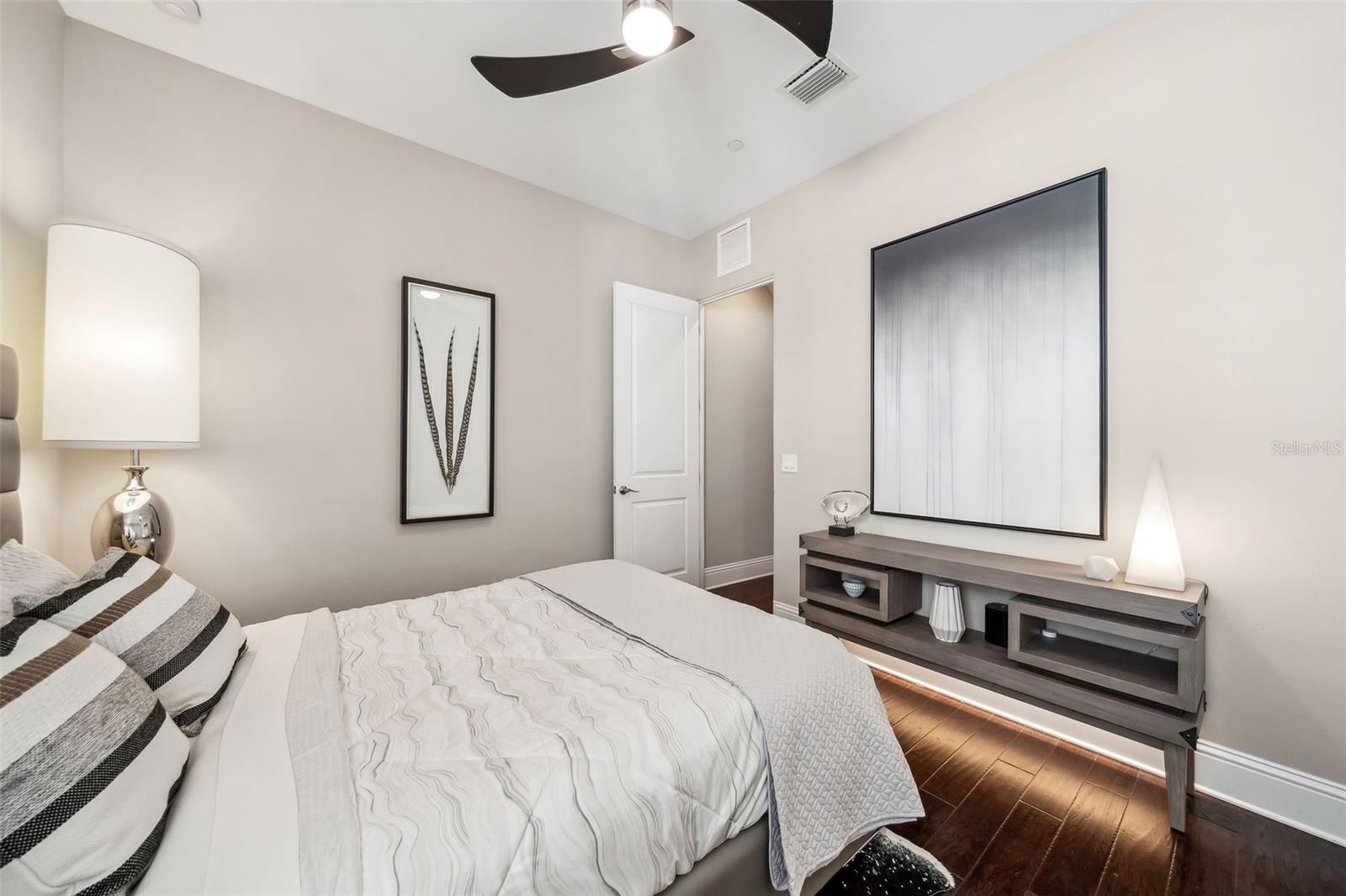 Image 23 of 35 For 220 Summerlin Avenue