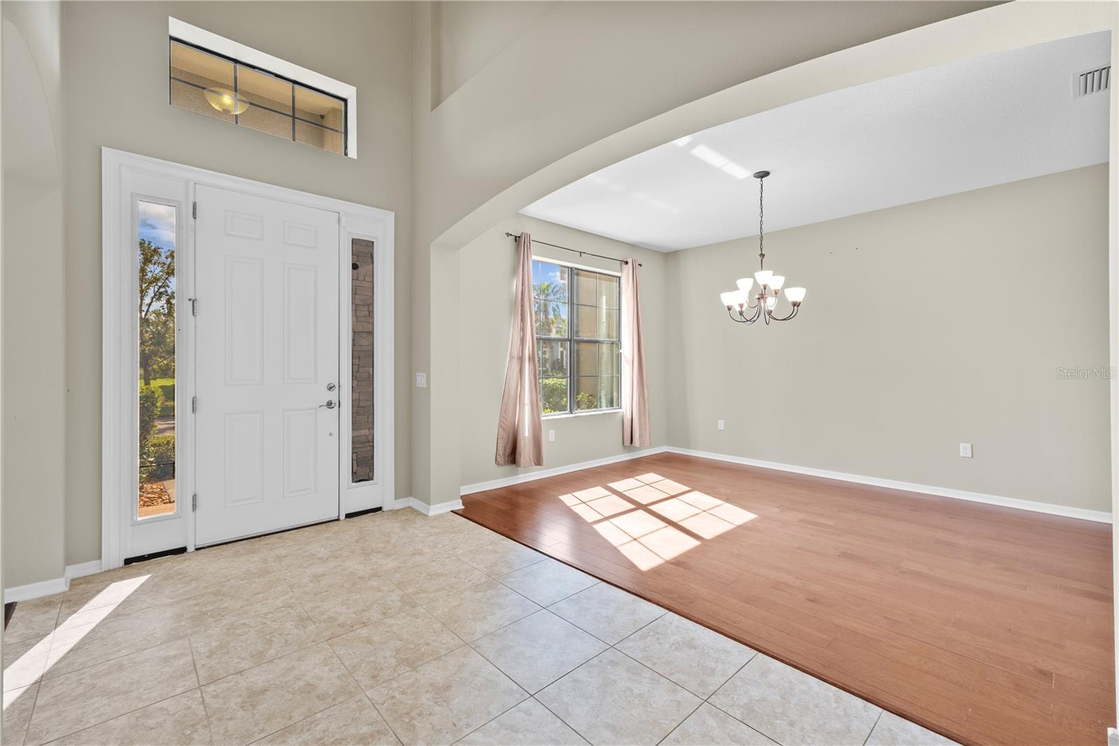 Image 4 of 65 For 11818 Gilmerton Drive