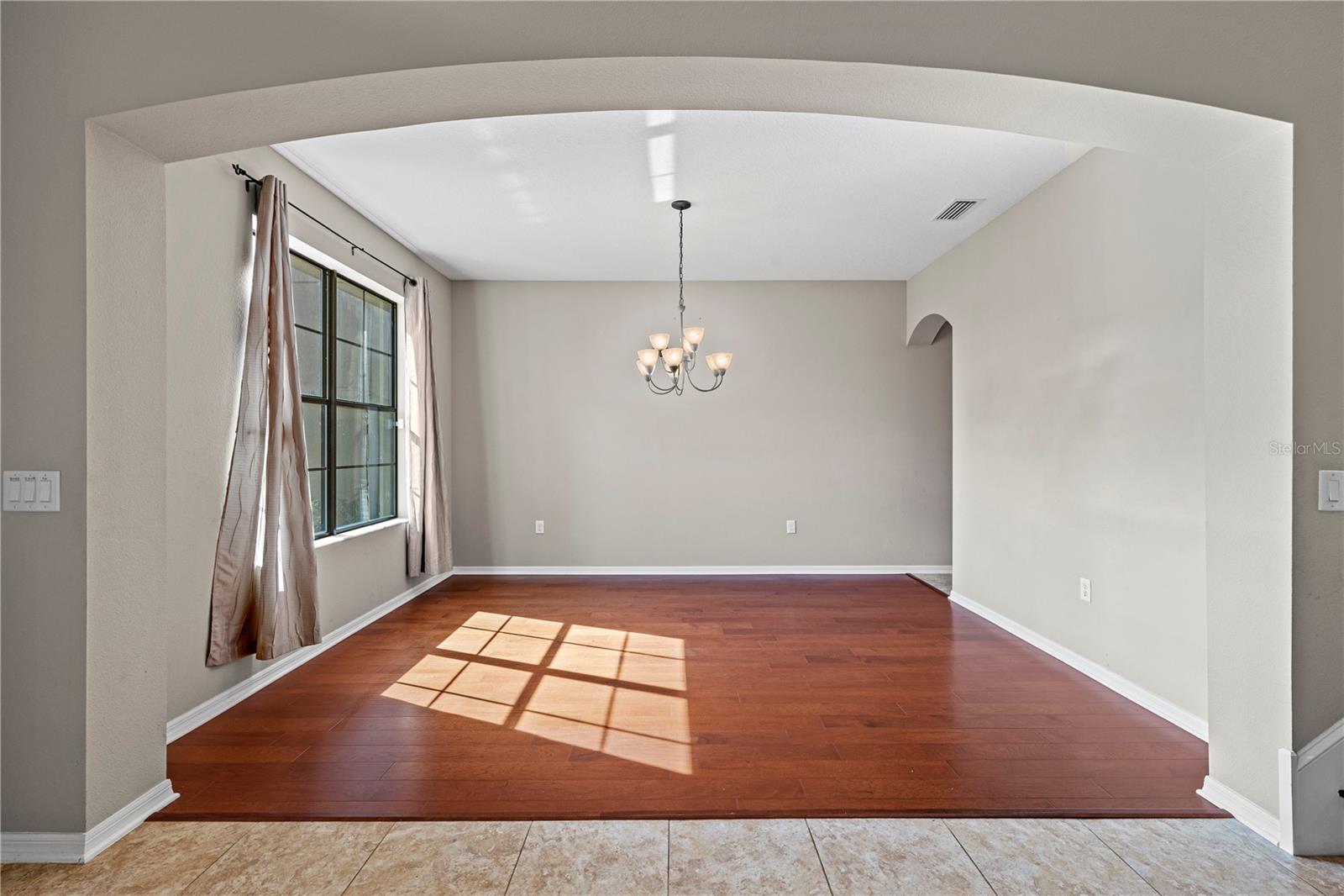Image 5 of 65 For 11818 Gilmerton Drive