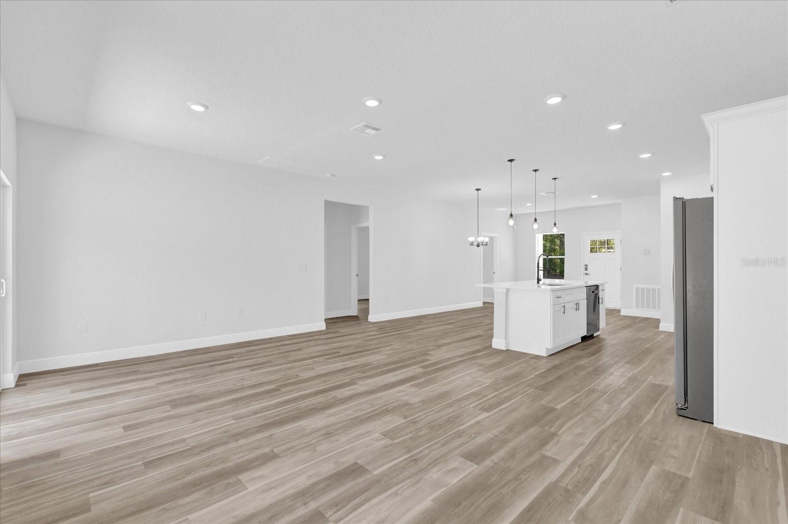 Listing photo id 8 for 6581 Bedstrow Boulevard