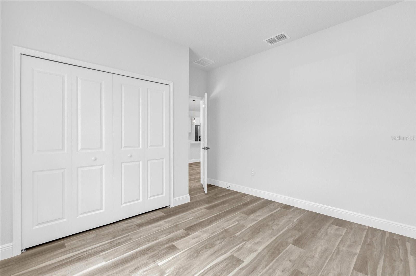 Listing photo id 10 for 6581 Bedstrow Boulevard