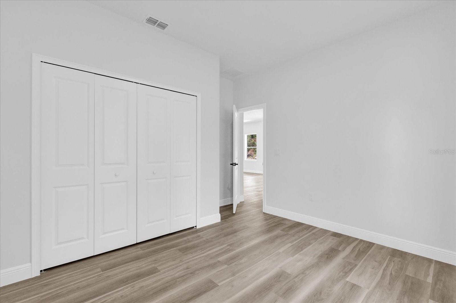 Listing photo id 12 for 6581 Bedstrow Boulevard