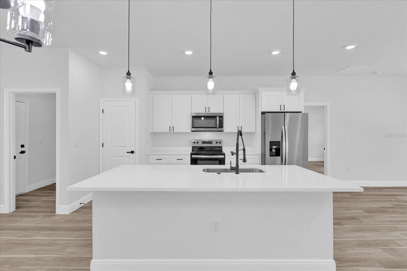 Listing photo id 13 for 6581 Bedstrow Boulevard