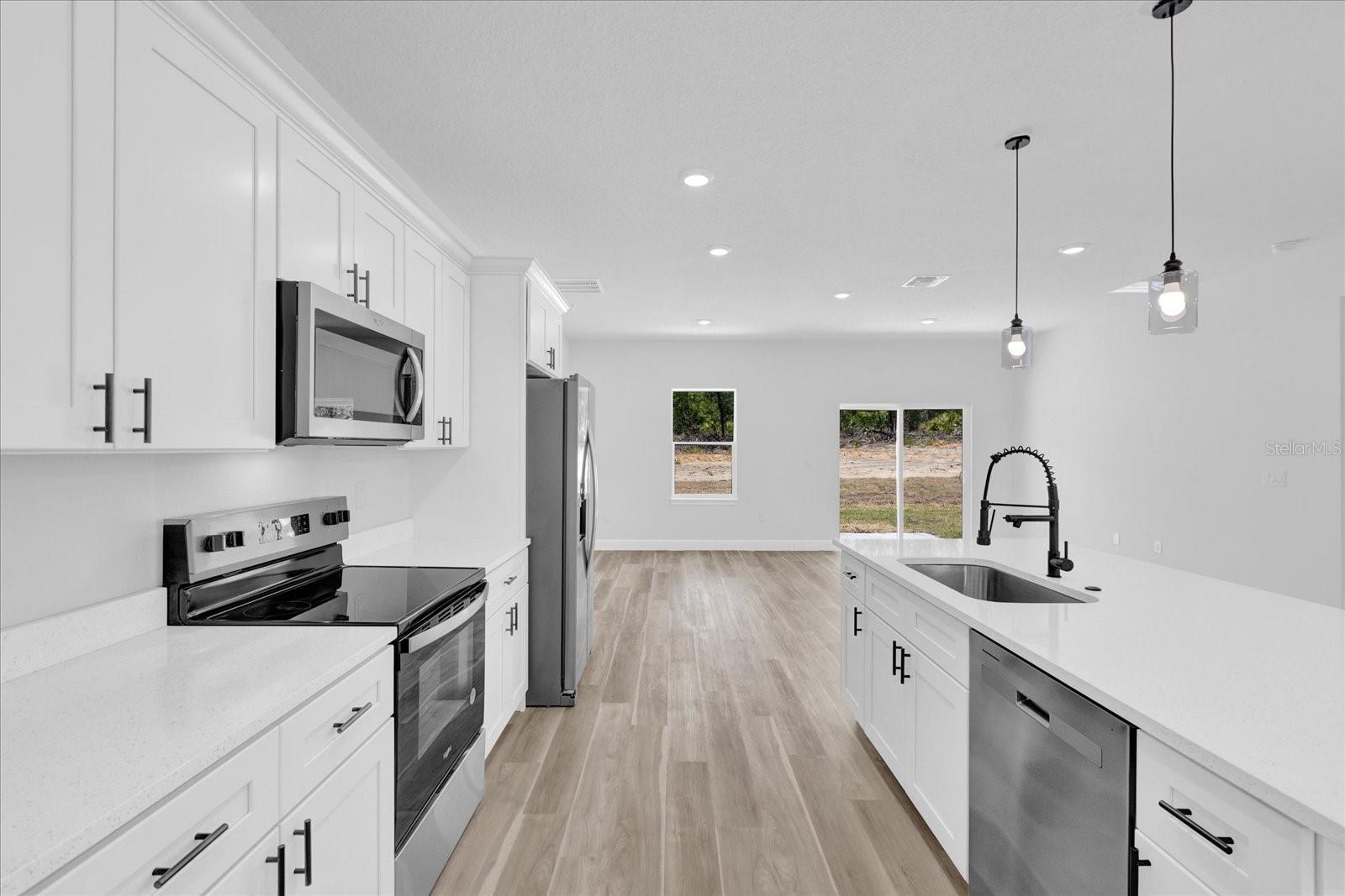 Listing photo id 15 for 6581 Bedstrow Boulevard