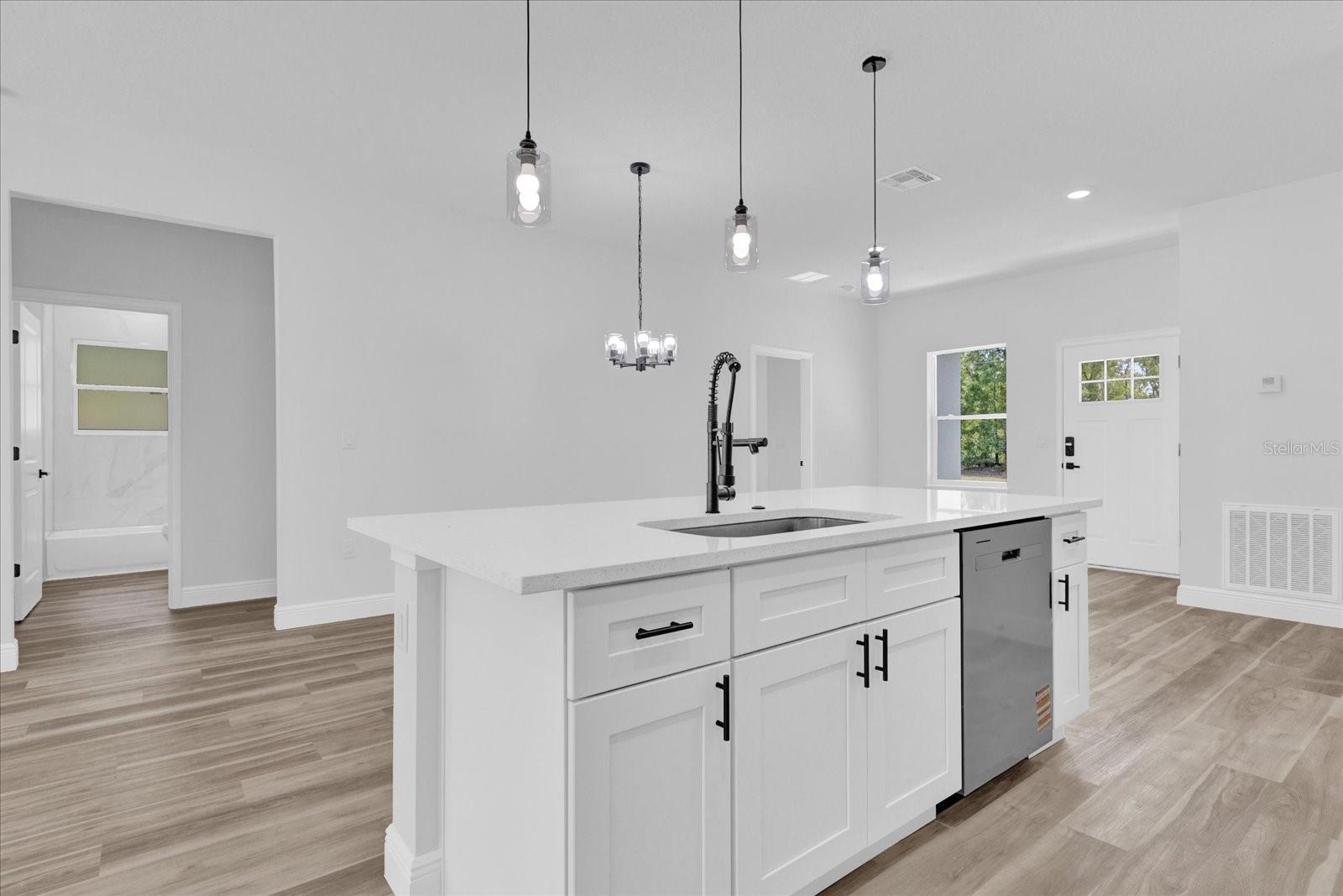 Listing photo id 16 for 6581 Bedstrow Boulevard