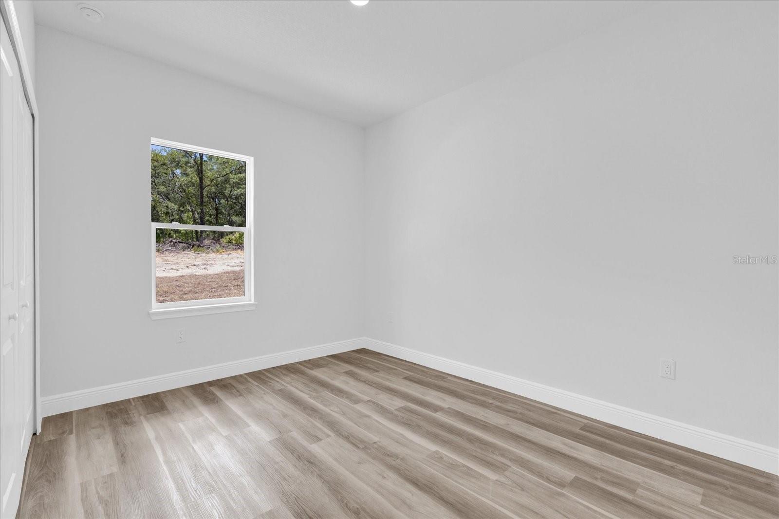 Listing photo id 18 for 6581 Bedstrow Boulevard