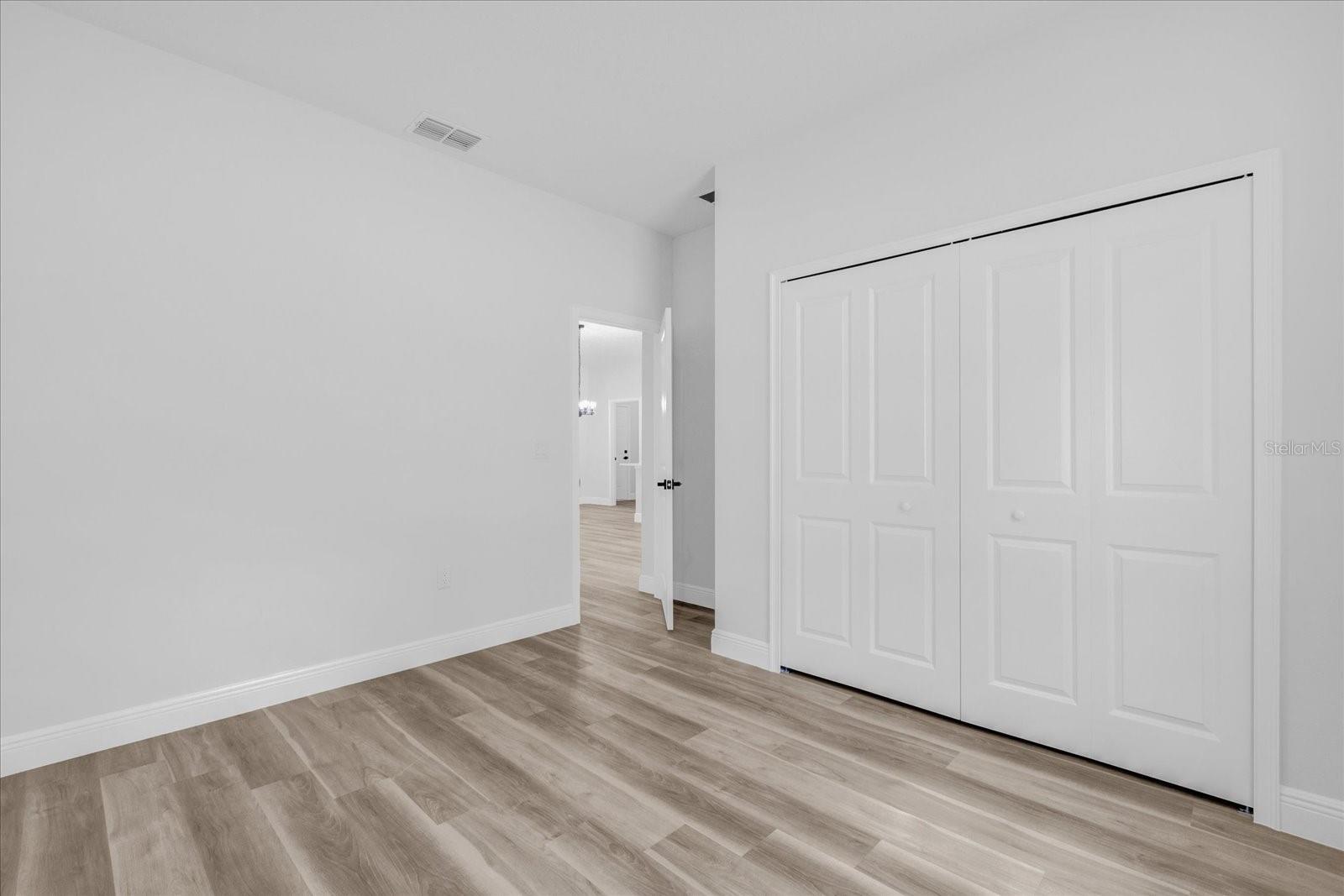Listing photo id 19 for 6581 Bedstrow Boulevard