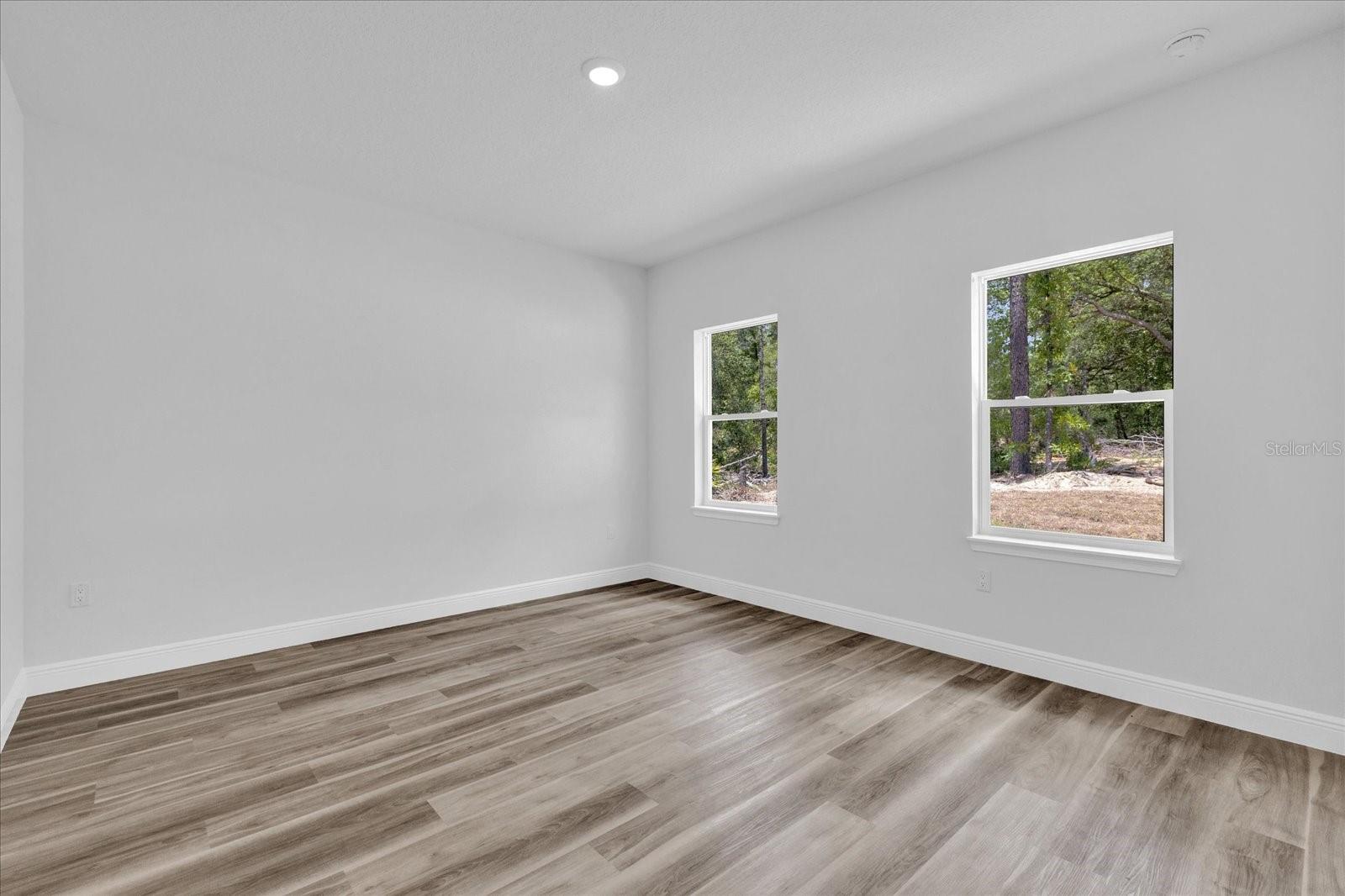 Listing photo id 20 for 6581 Bedstrow Boulevard