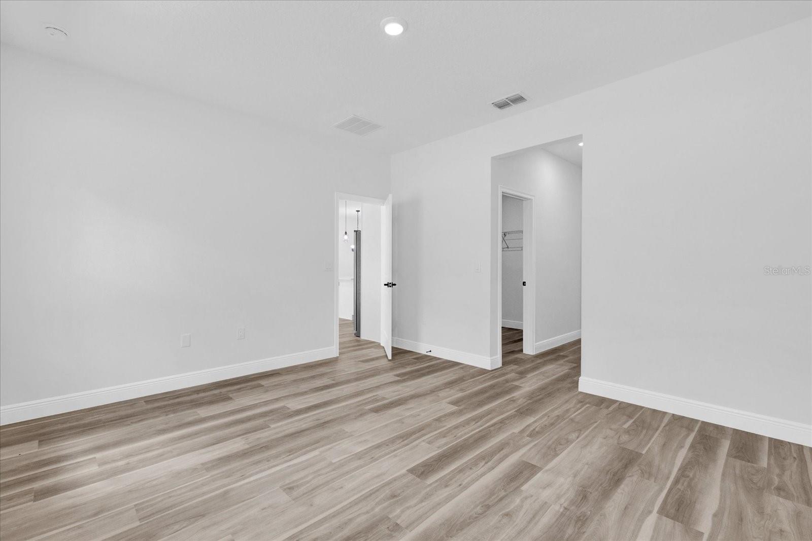 Listing photo id 21 for 6581 Bedstrow Boulevard