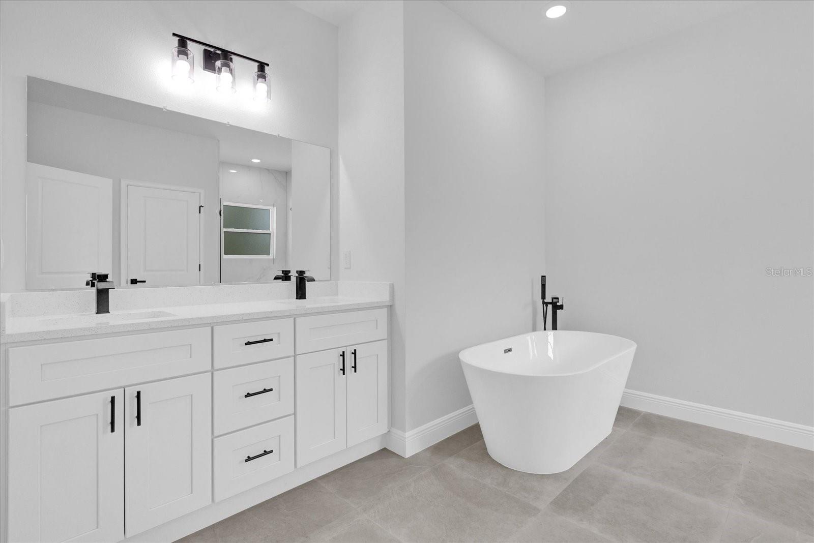 Listing photo id 23 for 6581 Bedstrow Boulevard