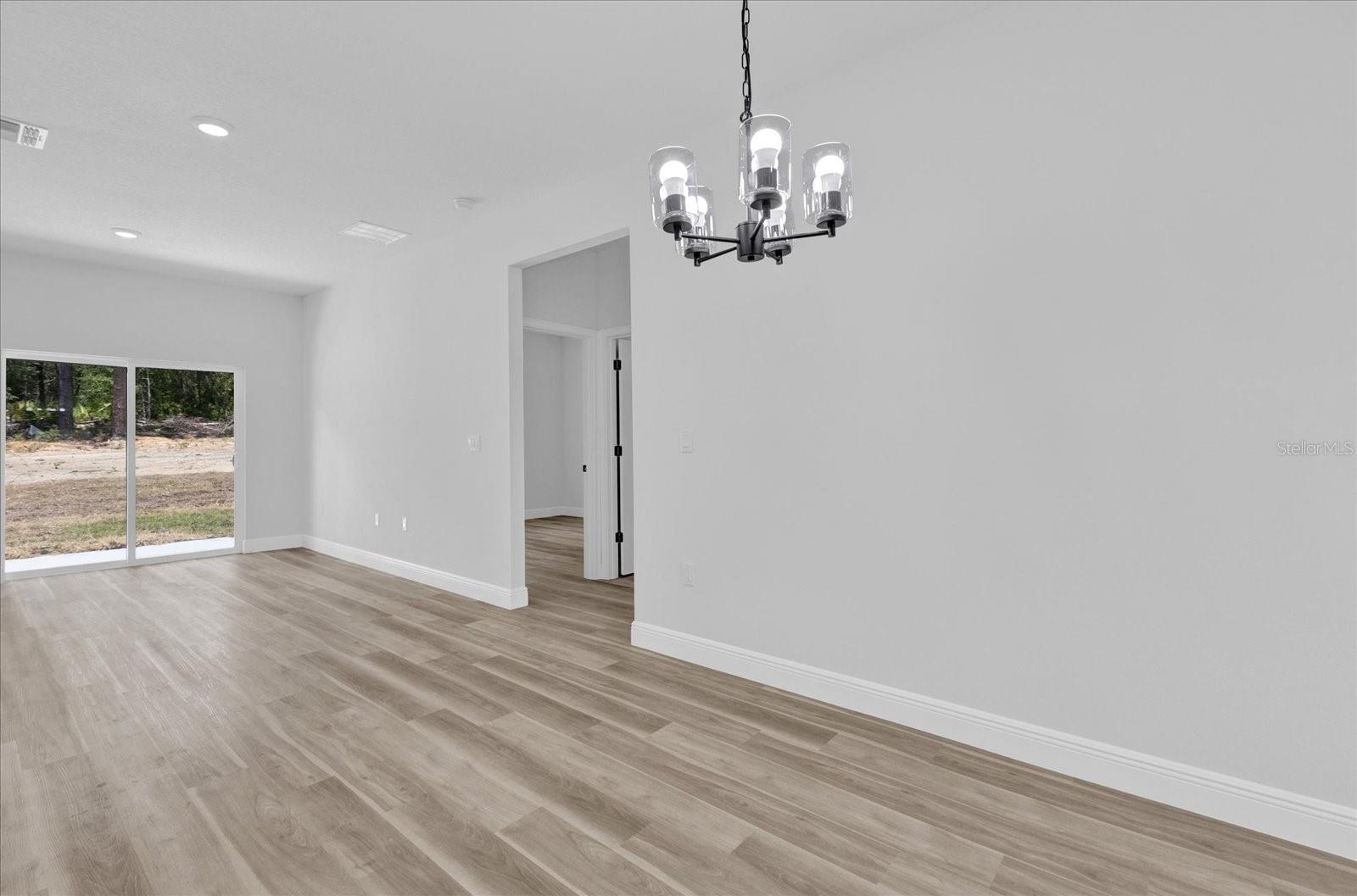 Listing photo id 26 for 6581 Bedstrow Boulevard