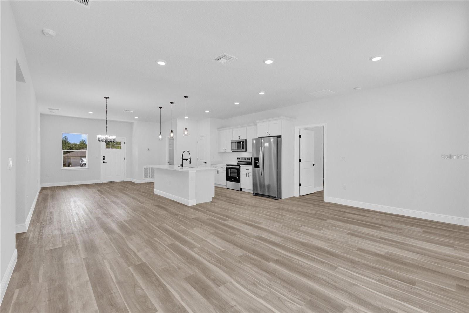 Listing photo id 7 for 6581 Bedstrow Boulevard