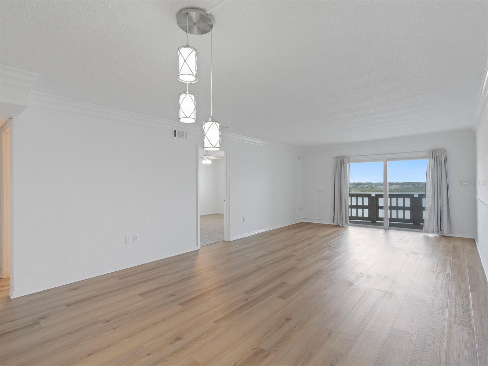 Image 18 of 74 For 3606 Peninsula Drive 707