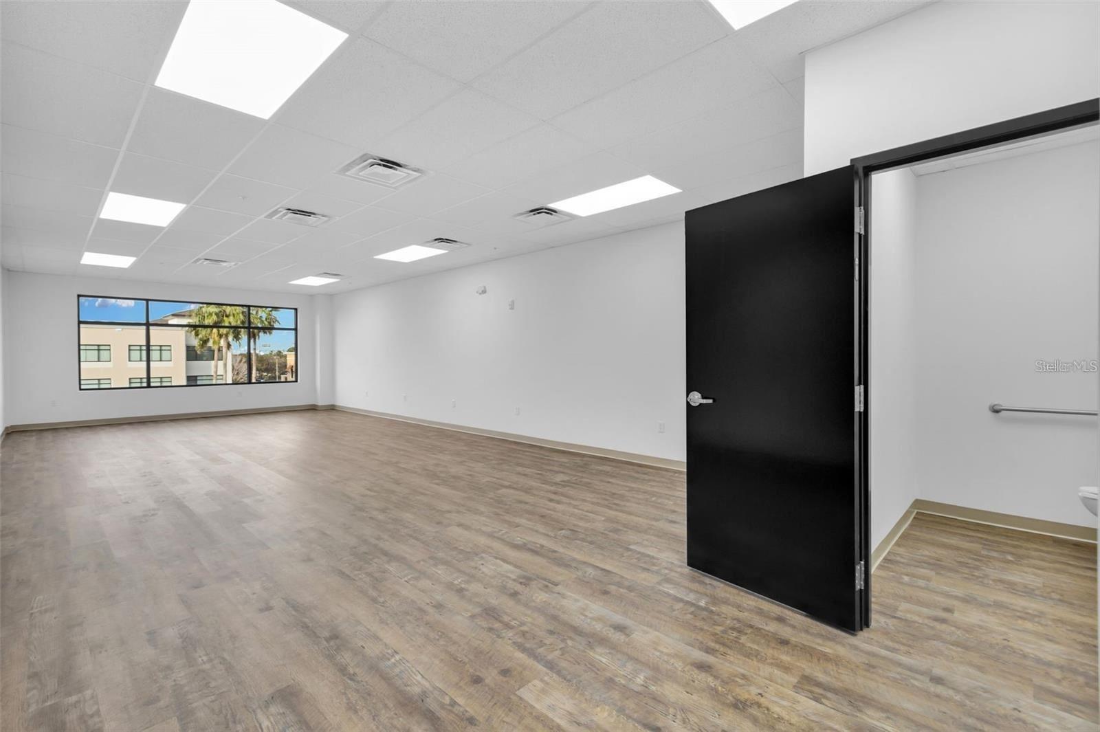 Image 7 of 9 For 13564 Village Park Drive O-325