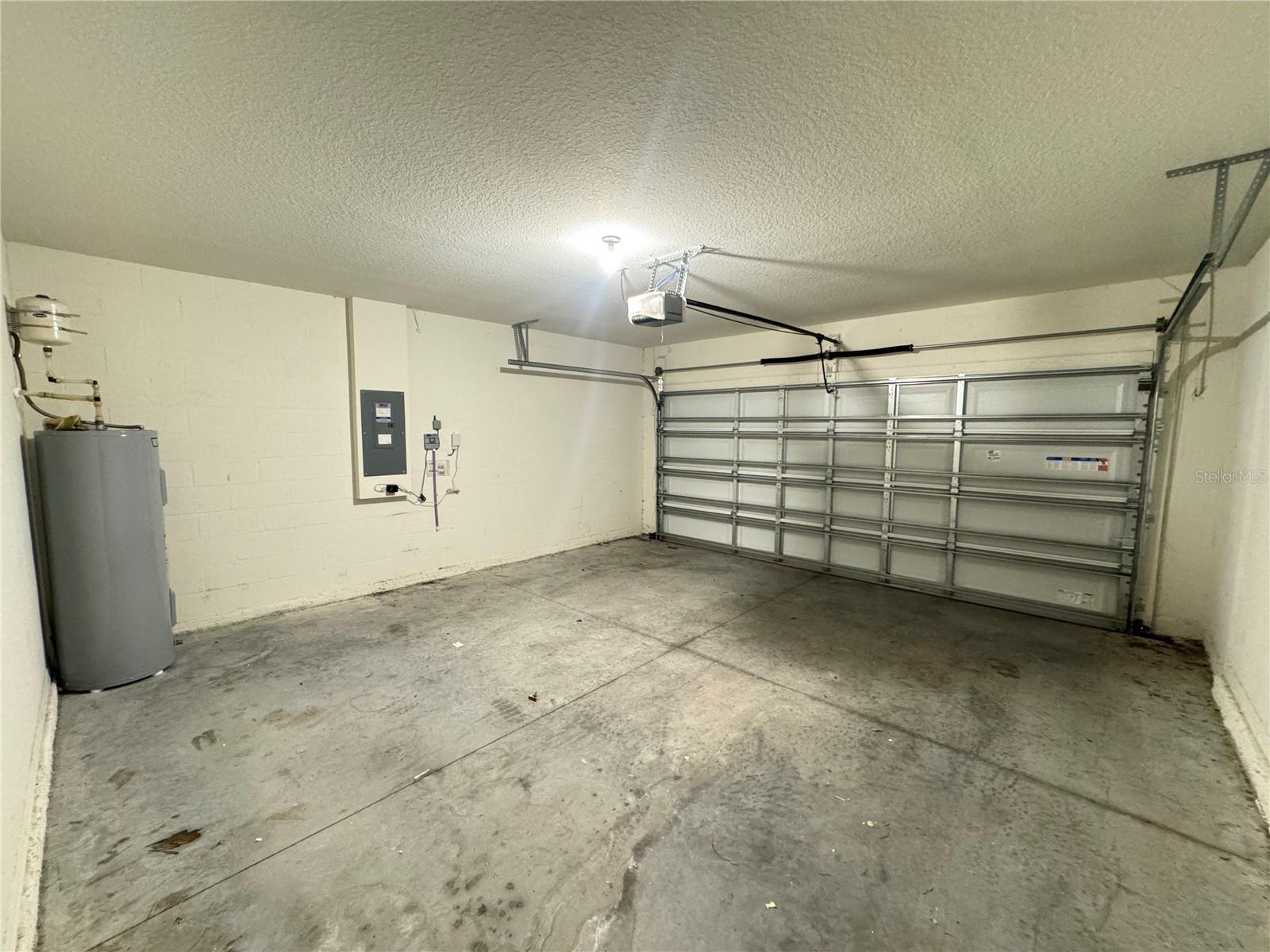 Image 6 of 41 For 1018 Ashentree Drive