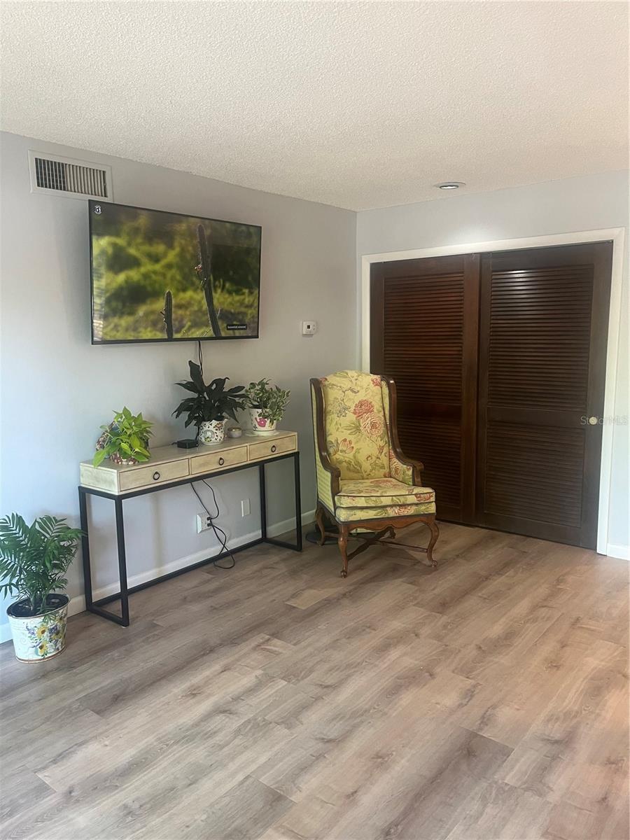 Image 8 of 43 For 112 Crown Oaks Way 112