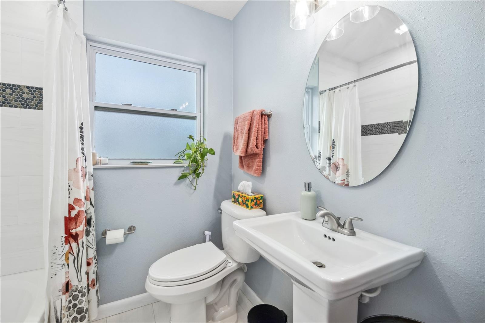 Image 21 of 25 For 1421 Hampton Avenue