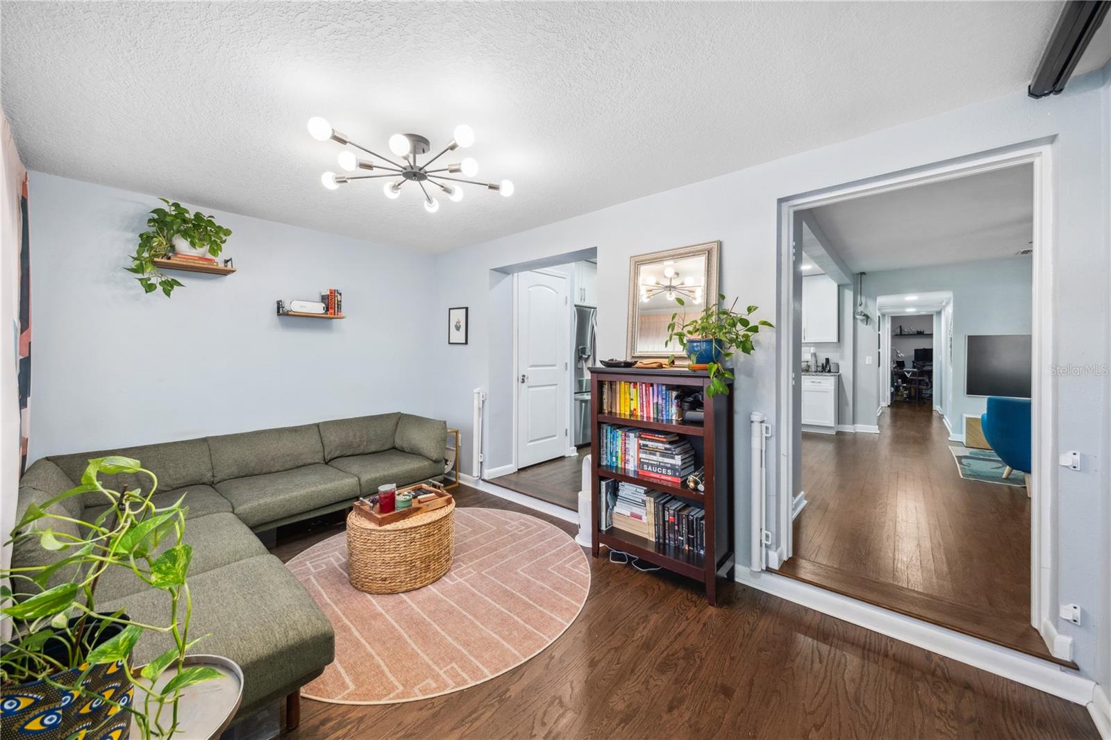 Image 4 of 25 For 1421 Hampton Avenue