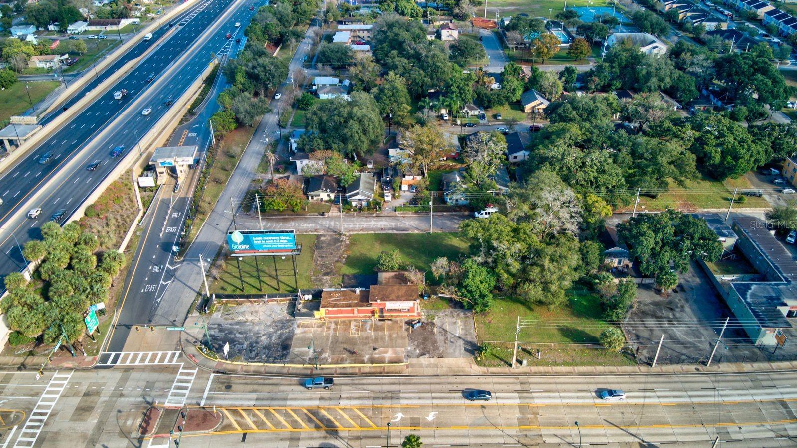 Listing photo id 10 for 707 Orange Blossom Trail