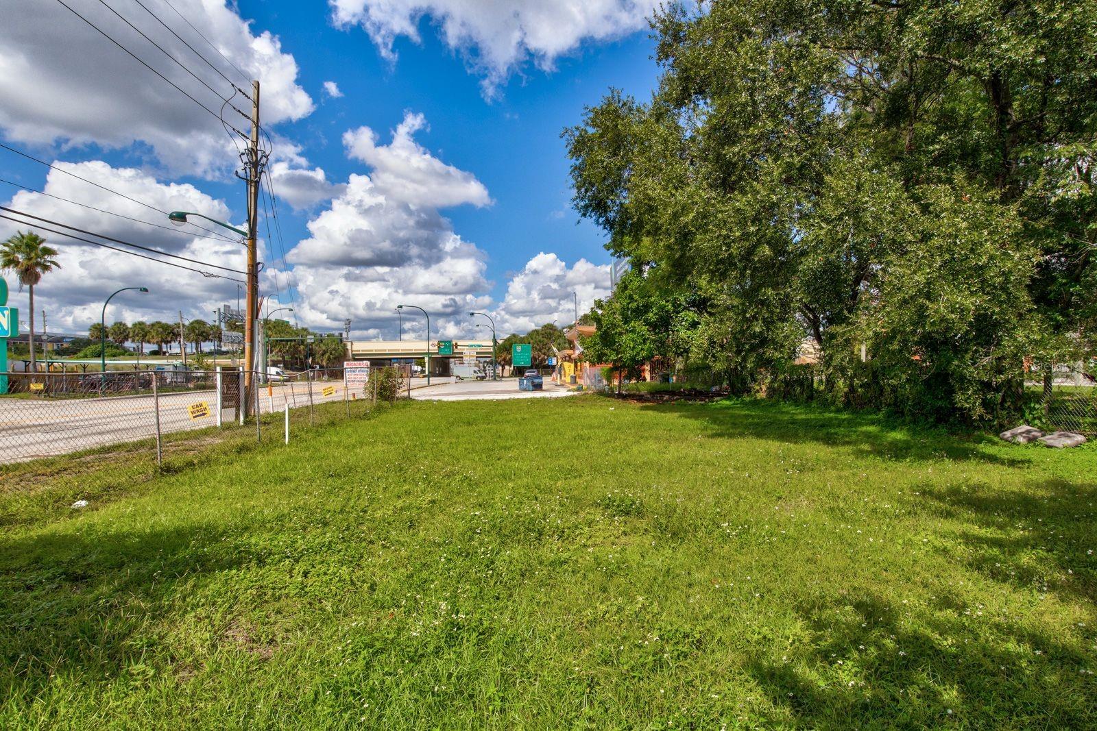Listing photo id 5 for 707 Orange Blossom Trail