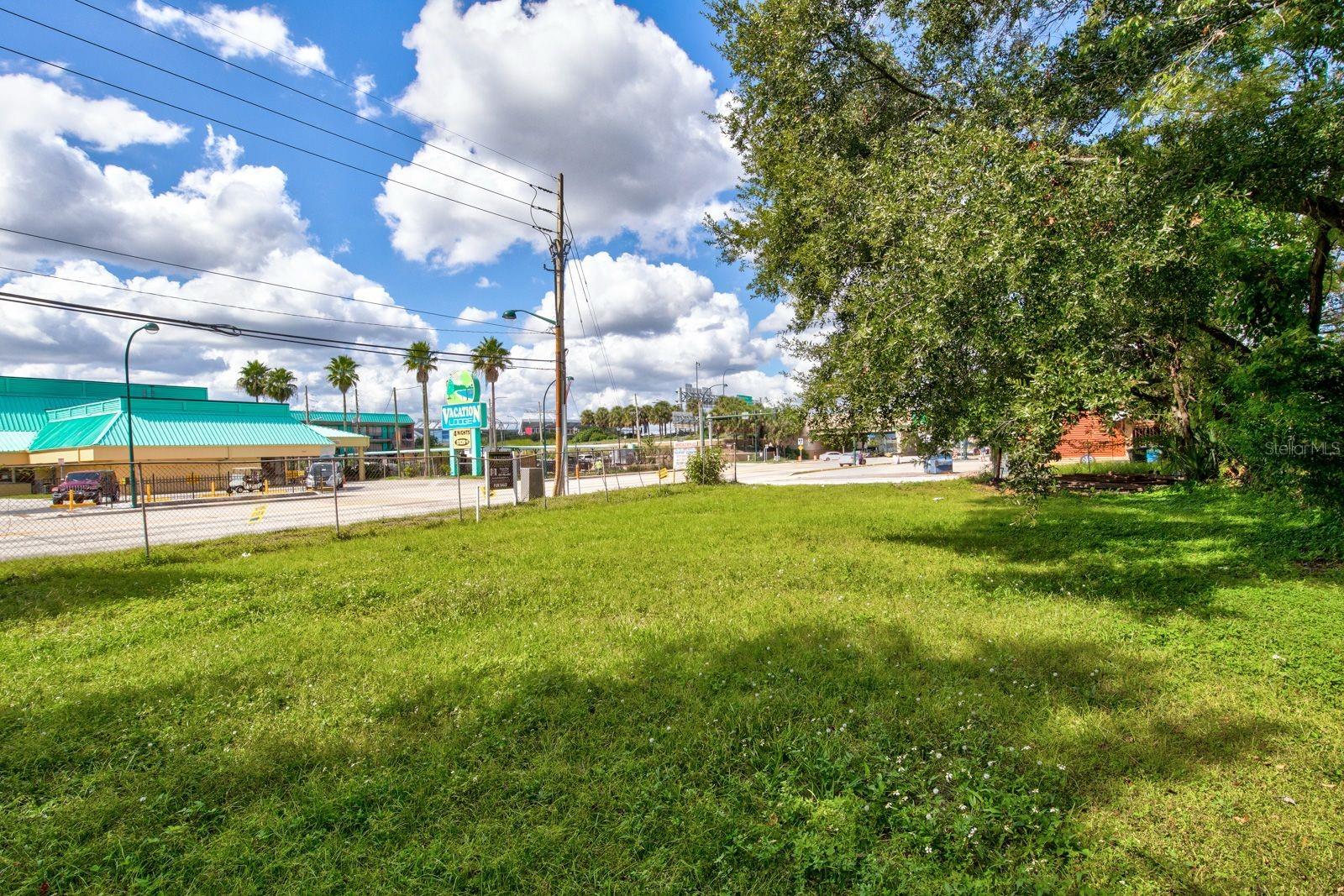 Listing photo id 7 for 707 Orange Blossom Trail