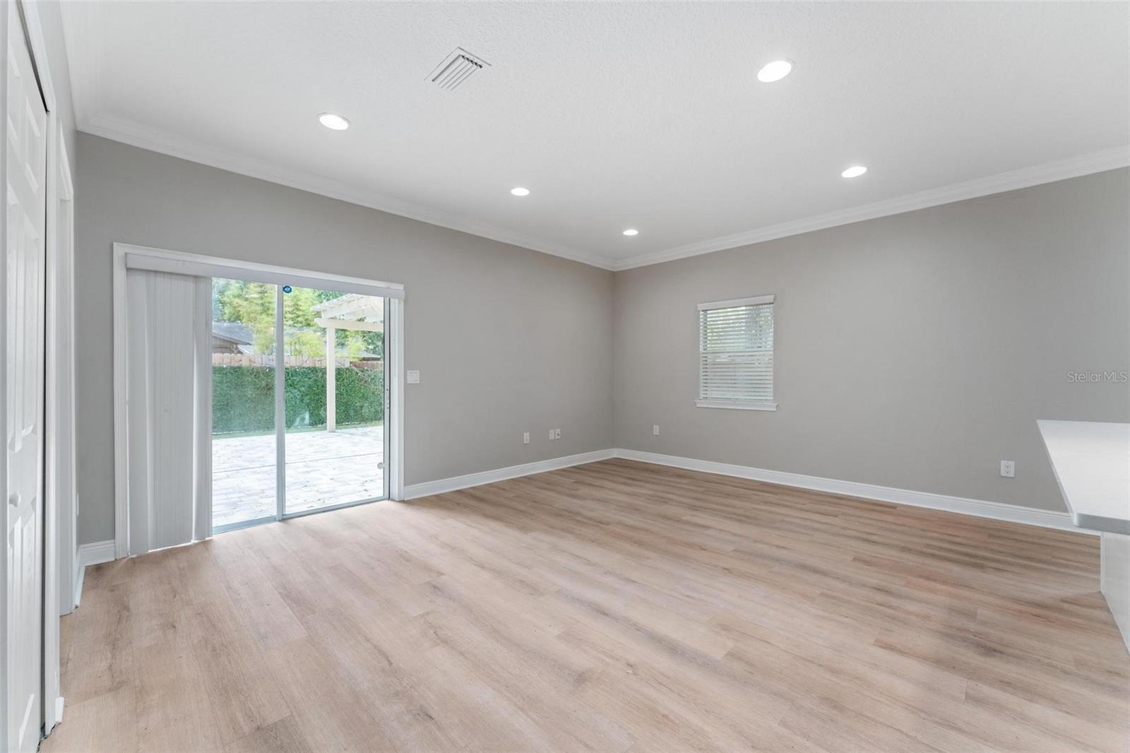 Image 16 of 51 For 1130 Hardy Avenue