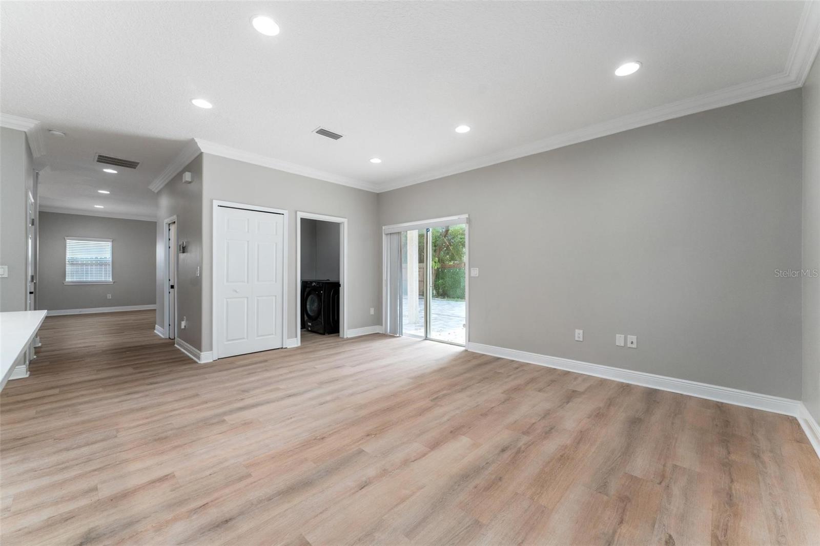 Image 19 of 51 For 1130 Hardy Avenue