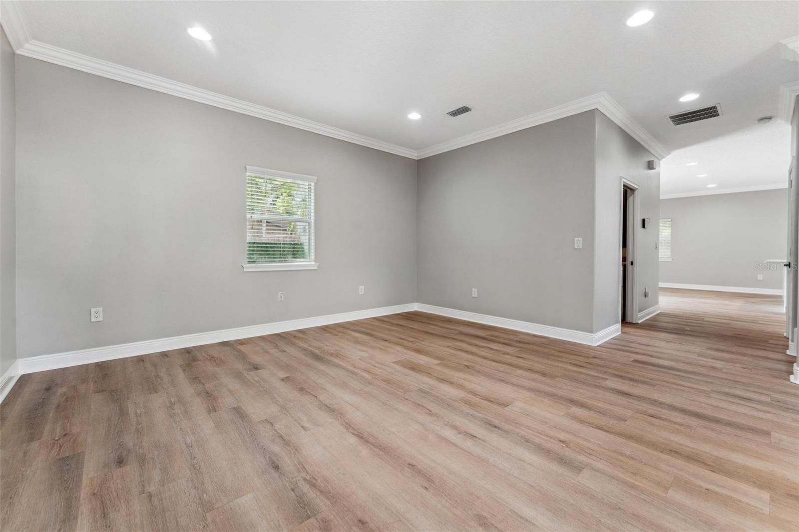 Image 5 of 51 For 1130 Hardy Avenue