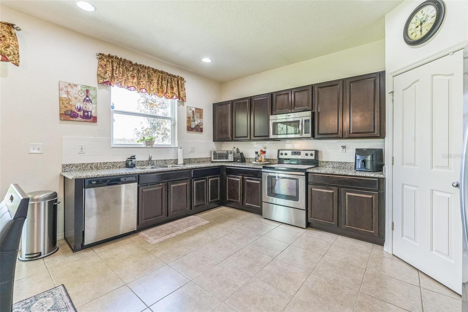 Image 27 of 48 For 2815 Shelburne Way