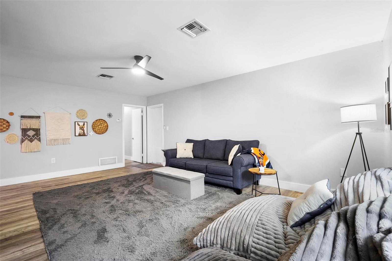 Image 23 of 51 For 412 Pinar Drive
