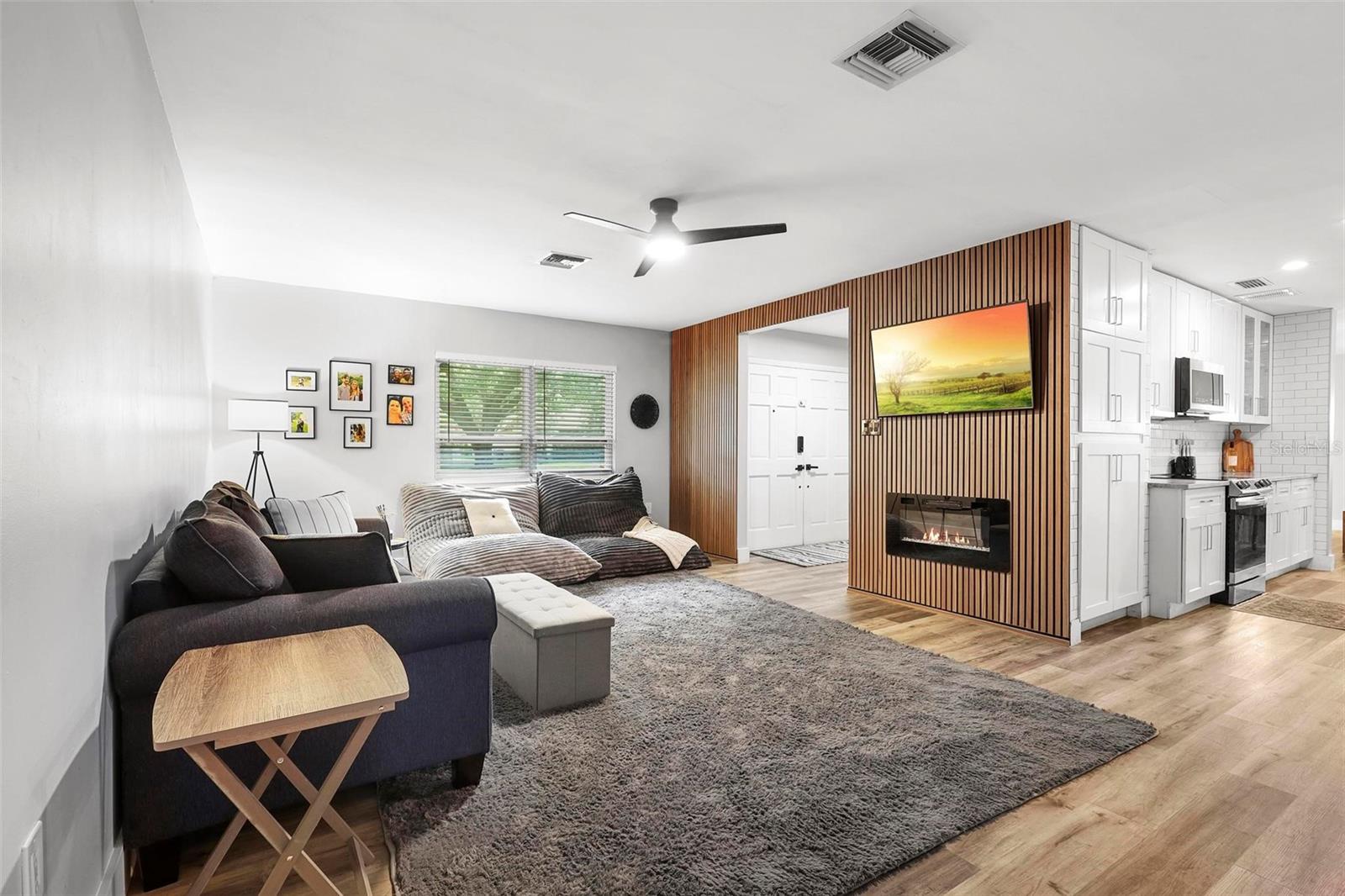 Image 4 of 51 For 412 Pinar Drive