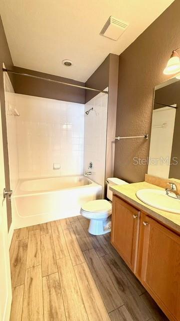 Image 12 of 21 For 2604 Grand Central Parkway 10